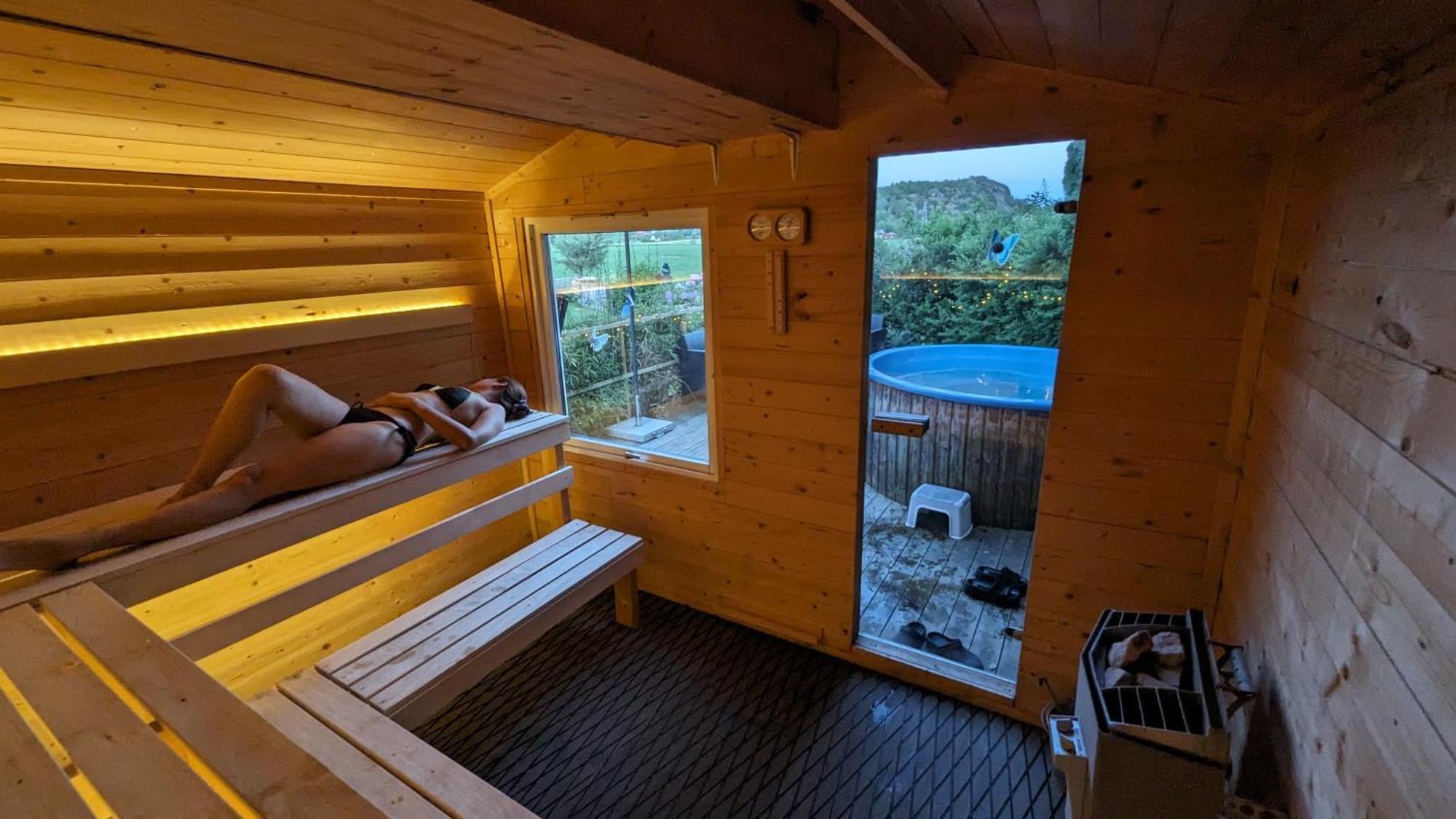 Mikael'S Bed & Spa Apartment 桑讷菲尤尔 外观 照片